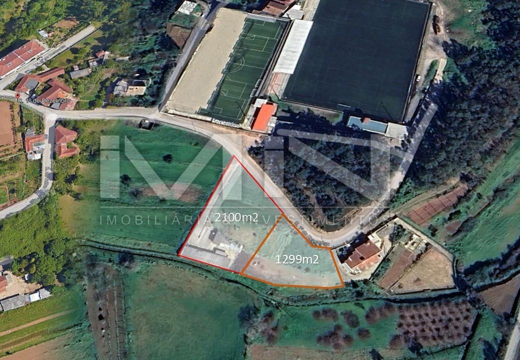 Terreno murado com construção - 2100m2