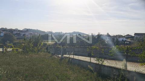 Terreno murado com construção - 2100m2