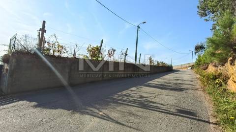 Terreno murado com construção - 2100m2