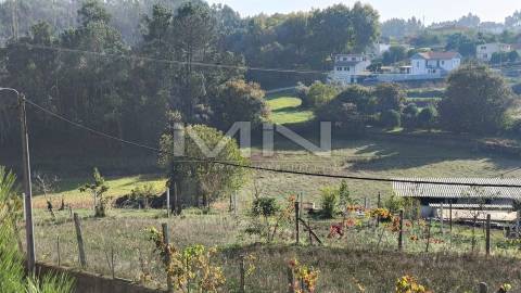 Terreno murado com construção - 2100m2