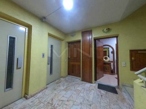 T3 com Terraço Coberto Exclusivo: A 1,5 km do Metro de Fânzeres