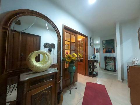 T3 com Terraço Coberto Exclusivo: A 1,5 km do Metro de Fânzeres