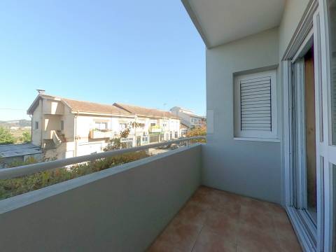 T3 com Terraço Coberto Exclusivo: A 1,5 km do Metro de Fânzeres