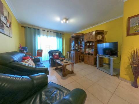 T3 com Terraço Coberto Exclusivo: A 1,5 km do Metro de Fânzeres