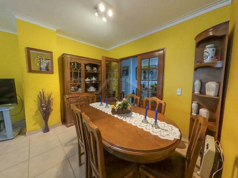 T3 com Terraço Coberto Exclusivo: A 1,5 km do Metro de Fânzeres