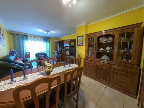 T3 com Terraço Coberto Exclusivo: A 1,5 km do Metro de Fânzeres