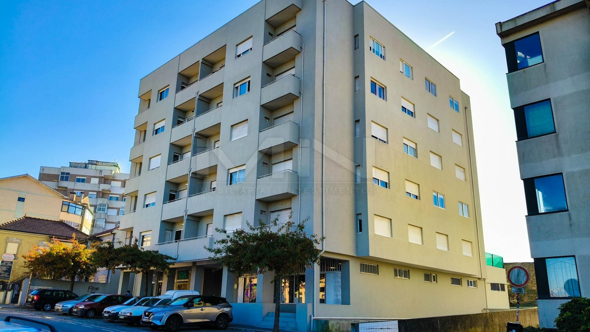 T3 com Terraço Coberto Exclusivo: A 1,5 km do Metro de Fânzeres