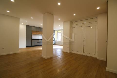 Novo T3 c/ Entrada Independente e Garagem