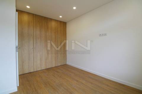 Novo T3 c/ Entrada Independente e Garagem