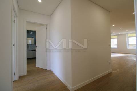 Novo T3 c/ Entrada Independente e Garagem