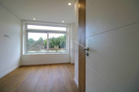 Novo T3 c/ Entrada Independente e Garagem