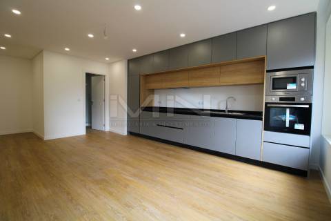 Novo T3 c/ Entrada Independente e Garagem