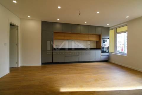 Novo T3 c/ Entrada Independente e Garagem