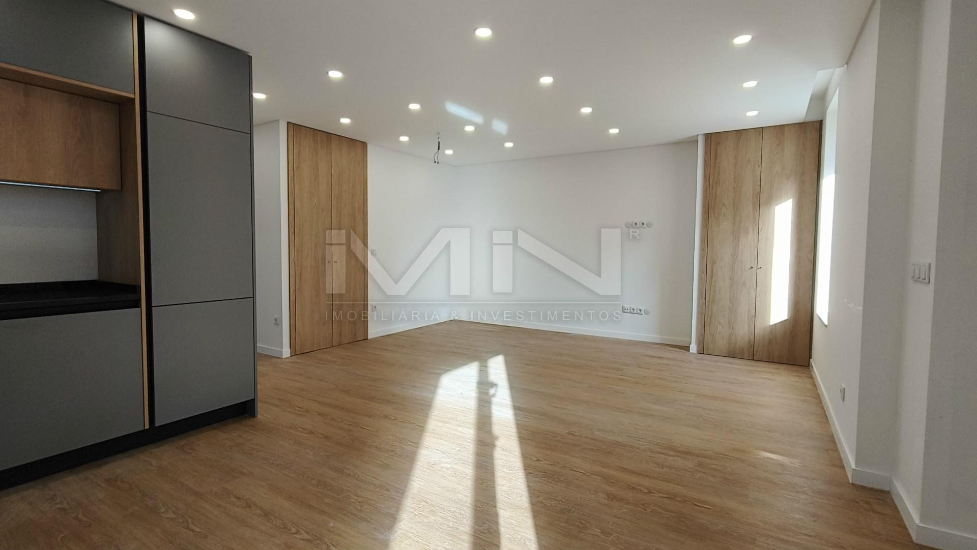 Novo T2 c/ Entrada Independente e Garagem