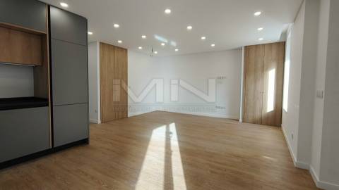 Novo T2 c/ Entrada Independente e Garagem