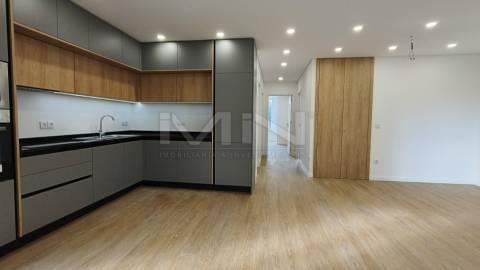 Novo T2 c/ Entrada Independente e Garagem