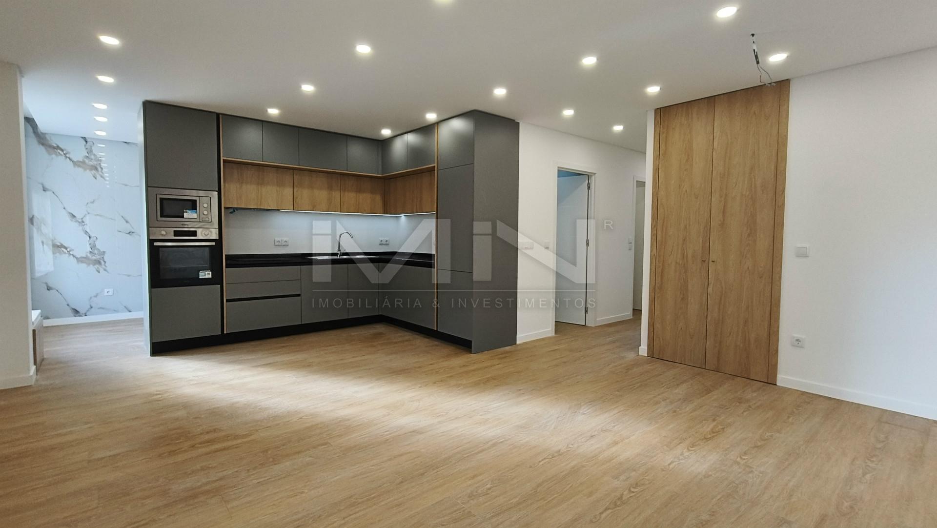 Novo T2 c/ Entrada Independente e Garagem