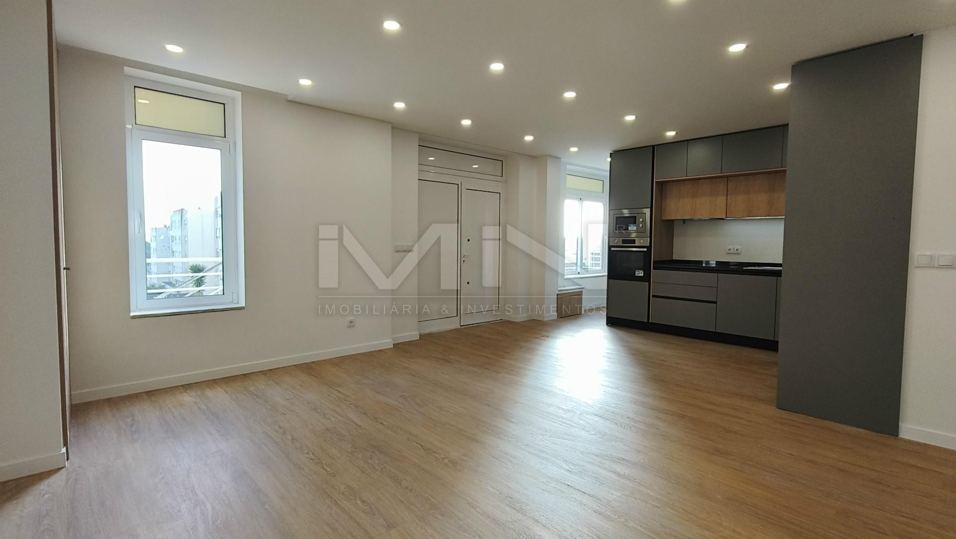 Novo T2 c/ Entrada Independente e Garagem