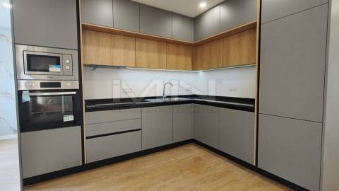 Novo T2 c/ Entrada Independente e Garagem