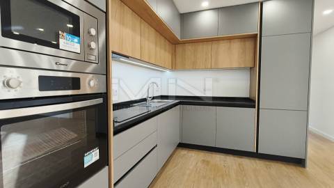 Novo T2 c/ Entrada Independente e Garagem