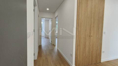 Novo T2 c/ Entrada Independente e Garagem