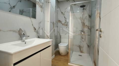 Novo T2 c/ Entrada Independente e Garagem