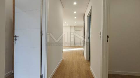 Novo T2 c/ Entrada Independente e Garagem