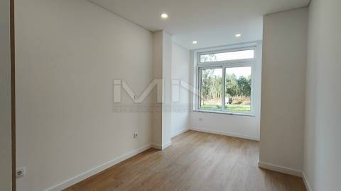 Novo T2 c/ Entrada Independente e Garagem