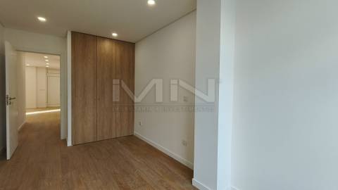 Novo T2 c/ Entrada Independente e Garagem