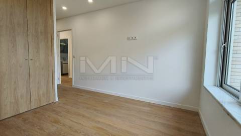 Novo T2 c/ Entrada Independente e Garagem