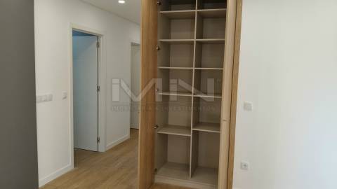 Novo T2 c/ Entrada Independente e Garagem