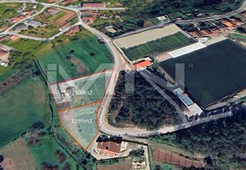 Terreno murado com construção - 2100m2