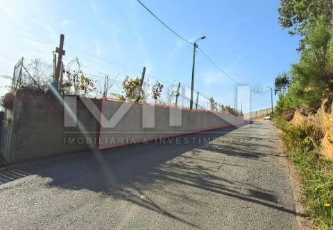 Terreno murado com construção - 2100m2