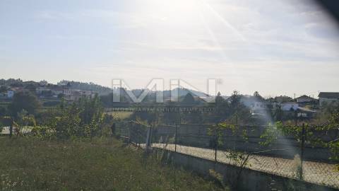 Terreno murado com construção - 2100m2