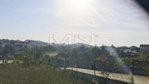 Terreno murado com construção - 2100m2