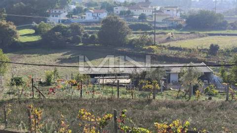 Terreno murado com construção - 2100m2