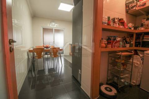 A 5 Minutos do Porto! Espaçoso T3 com Suite, Varandas e Garagem em Zona Calma de Gondomar.