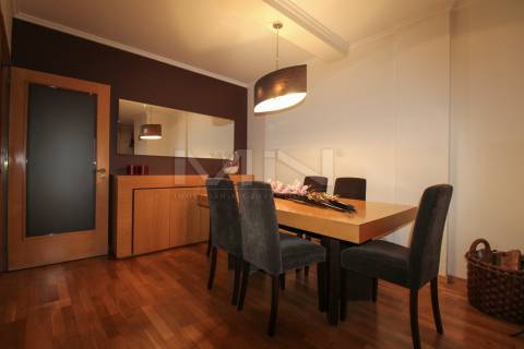 A 5 Minutos do Porto! Espaçoso T3 com Suite, Varandas e Garagem em Zona Calma de Gondomar.