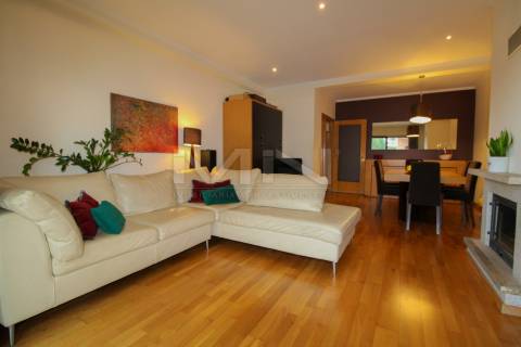 A 5 Minutos do Porto! Espaçoso T3 com Suite, Varandas e Garagem em Zona Calma de Gondomar.