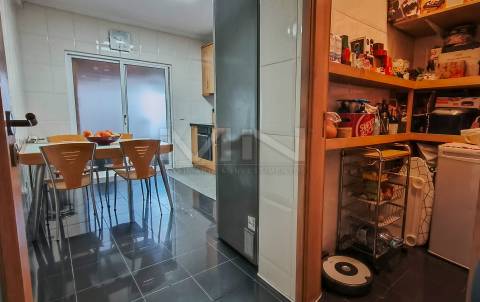 A 5 Minutos do Porto! Espaçoso T3 com Suite, Varandas e Garagem em Zona Calma de Gondomar.