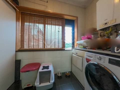 A 5 Minutos do Porto! Espaçoso T3 com Suite, Varandas e Garagem em Zona Calma de Gondomar.