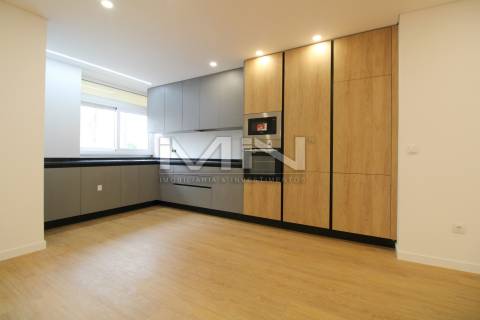 Novo T3 c/ Entrada Independente e Garagem