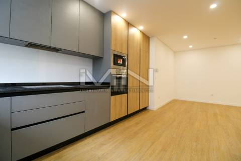 Novo T3 c/ Entrada Independente e Garagem