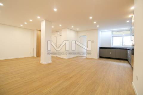 Novo T3 c/ Entrada Independente e Garagem