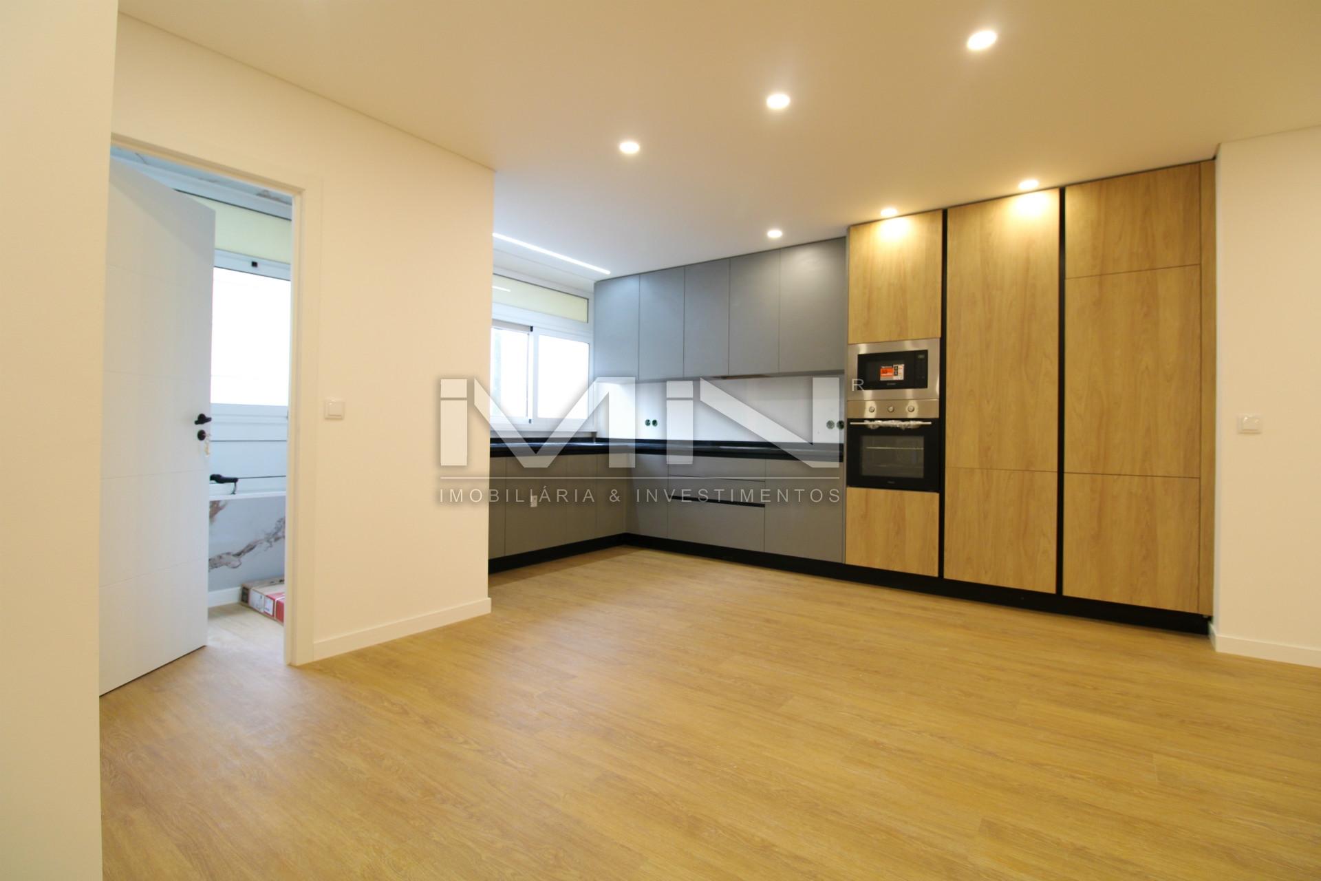 Novo T3 c/ Entrada Independente e Garagem