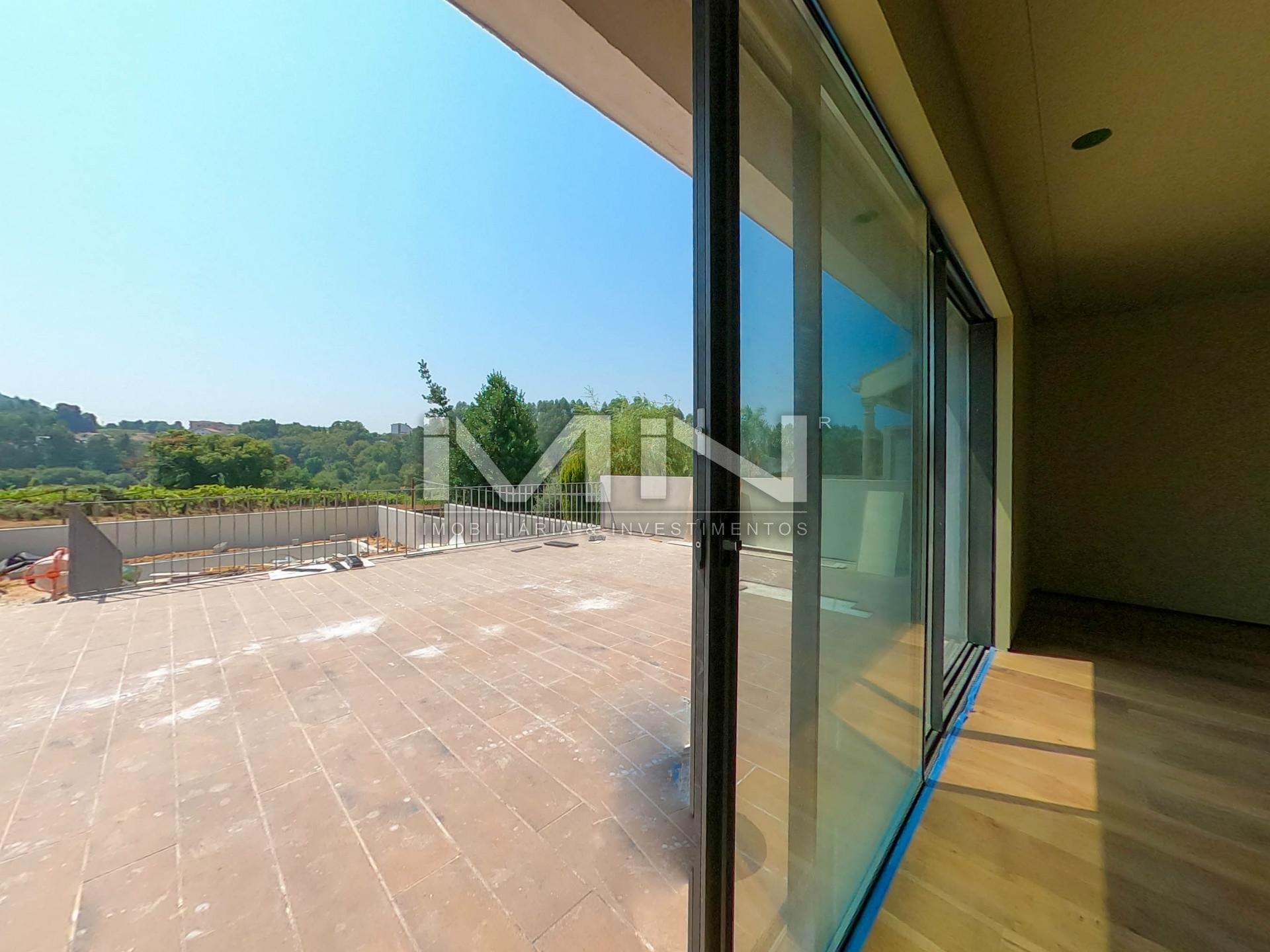 Moradia V4 -c/ piscina - 5 km do Porto