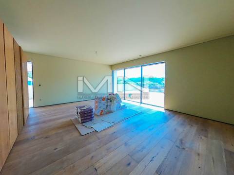 Moradia V4 -c/ piscina - 5 km do Porto