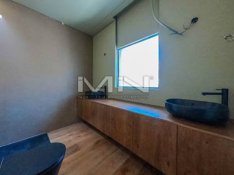 Moradia V4 -c/ piscina - 5 km do Porto