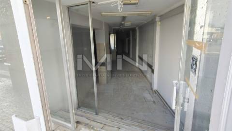 Espaço Comercial 305m² | Centro de Gondomar | Ideal para Restauração ou Supermercado