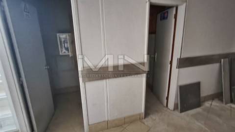 Espaço Comercial 305m² | Centro de Gondomar | Ideal para Restauração ou Supermercado